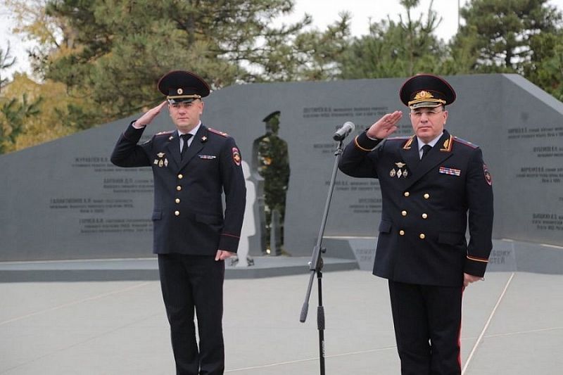 Мемориал сотрудникам органов правопорядка, погибшим при исполнении служебных обязанностей, открыли в Анапе