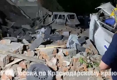 Возбуждено уголовное дело после обрушения гаража в Краснодаре, где погиб человек