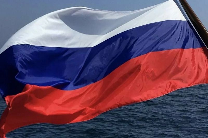 В Новороссийске водолазы развернули триколор под водой в честь Дня России
