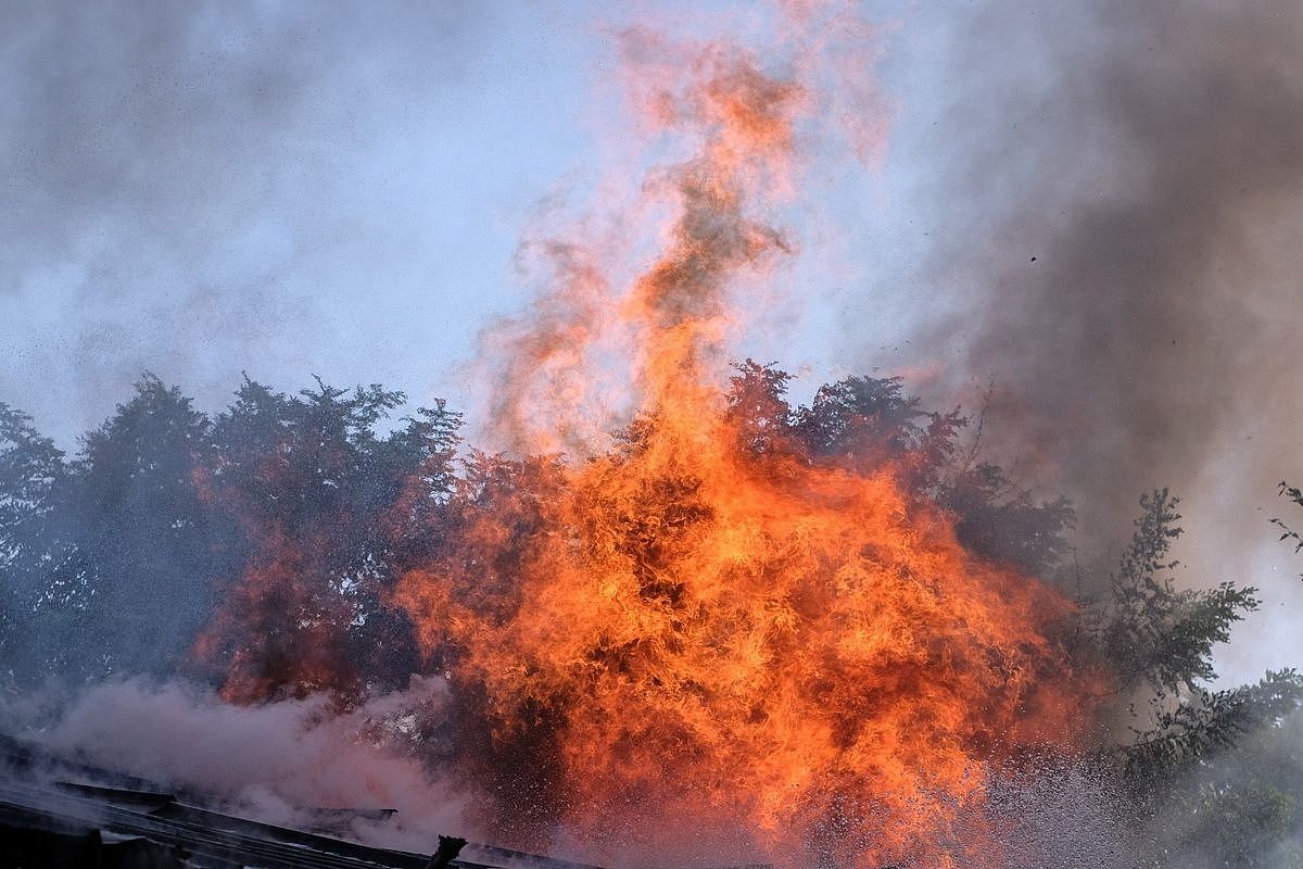 Мужчина и женщина погибли при пожаре в частном доме в Новороссийске