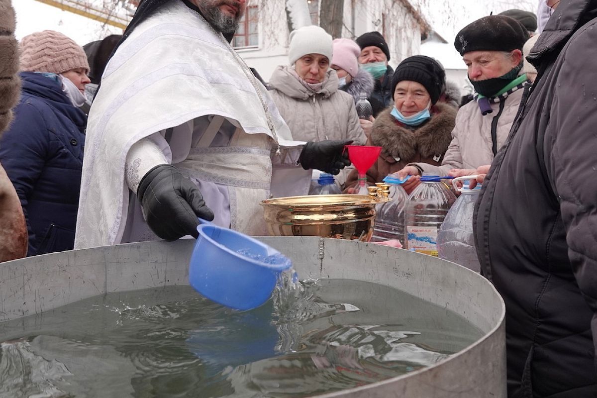 Только в эти 2 дня: вот когда нужно брать святую воду на Крещение 2023