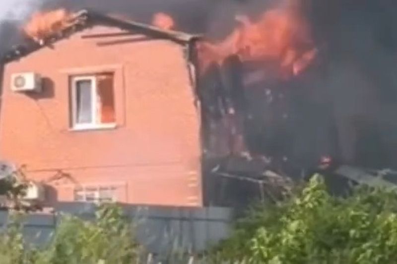 В Ростовской области на дом упал беспилотник