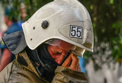 Пожар после падения обломков БПЛА на нефтебазе под Тихорецком потушили