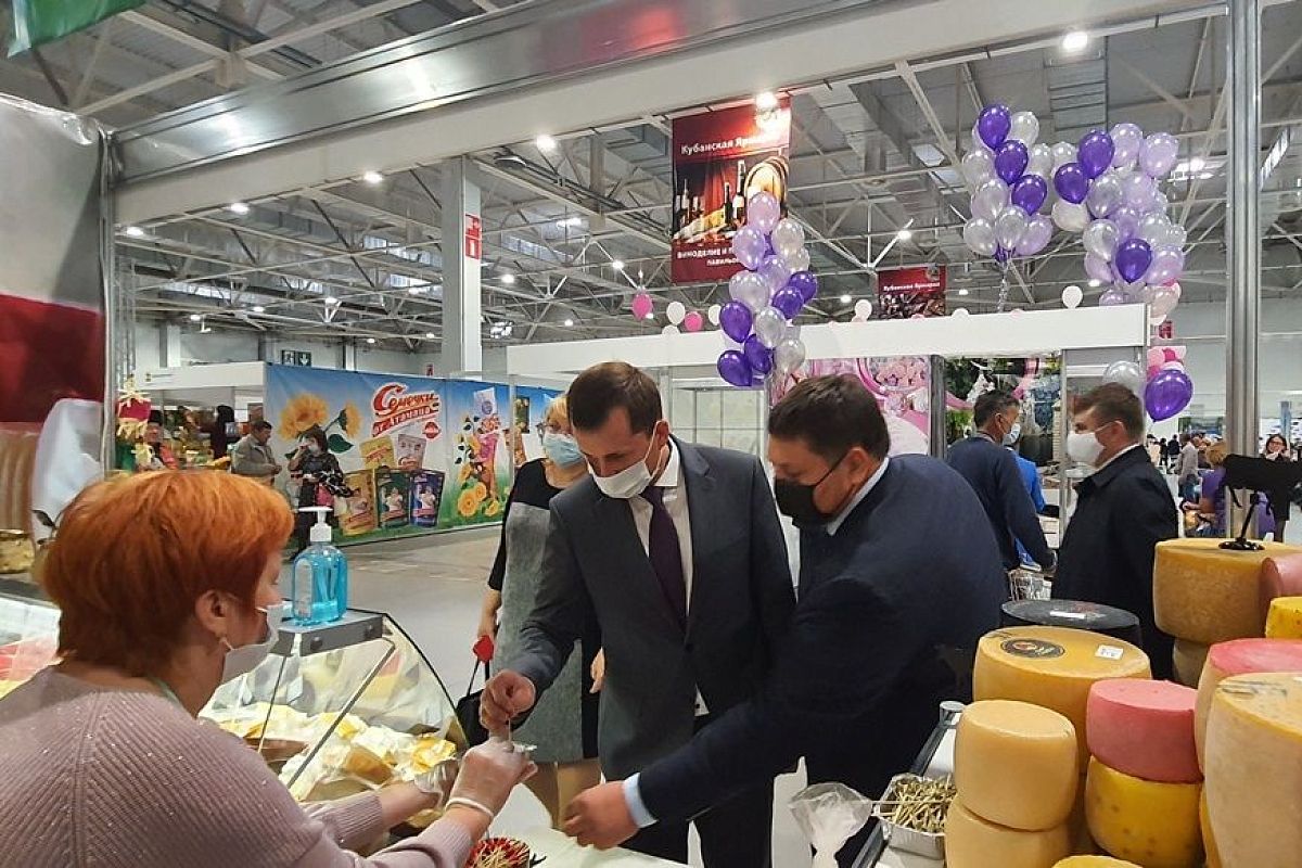 Рыба, овощи, мясо и молоко: в Краснодаре стартовала выставка фермерской продукции «Кубанская ярмарка»