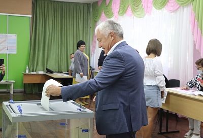 Сергей Жиленко проголосовал на избирательном участке в Динском районе