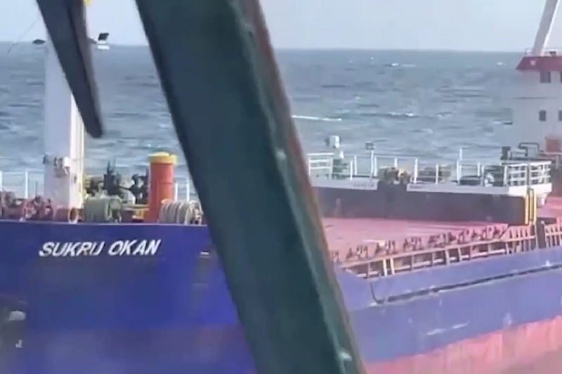 Появились кадры досмотра сухогруза «Сукра Окан», остановленного в Черном море патрульным кораблем ВМФ РФ