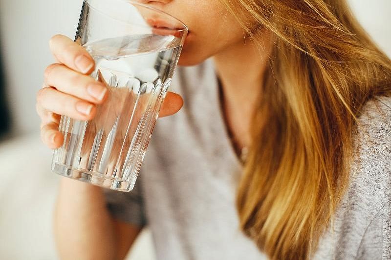 Как заставить себя пить много воды: три простых способа