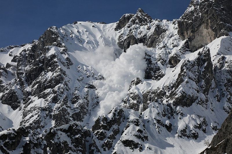 В горах Сочи сохраняется опасность схода лавин. Спасатели перешли в режим повышенной готовности