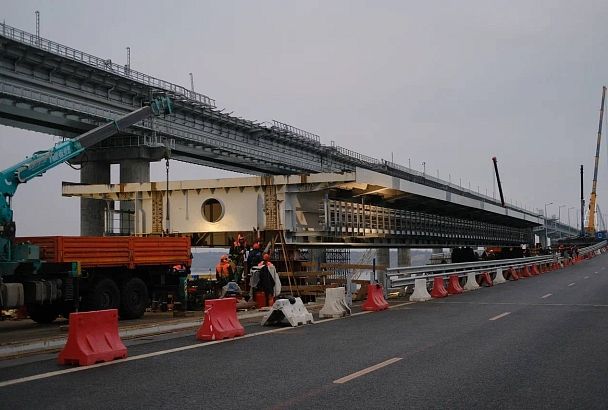 На Крымском мосту выполнили надвижку третьего пролета автомобильной части
