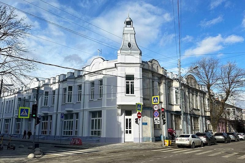 Старинному зданию в центре Краснодара вернули исторический облик