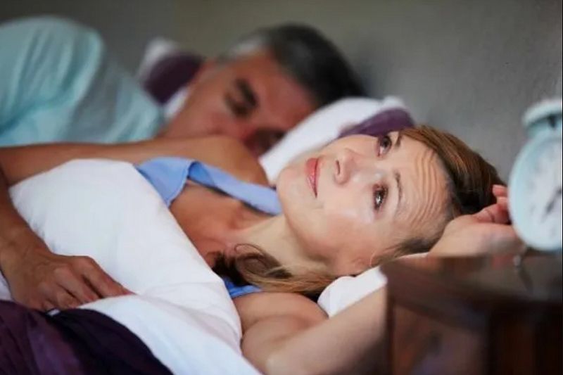 Ночью не спится: как плохой сон влияет на мозг человека после 45 лет, и что с этим делать