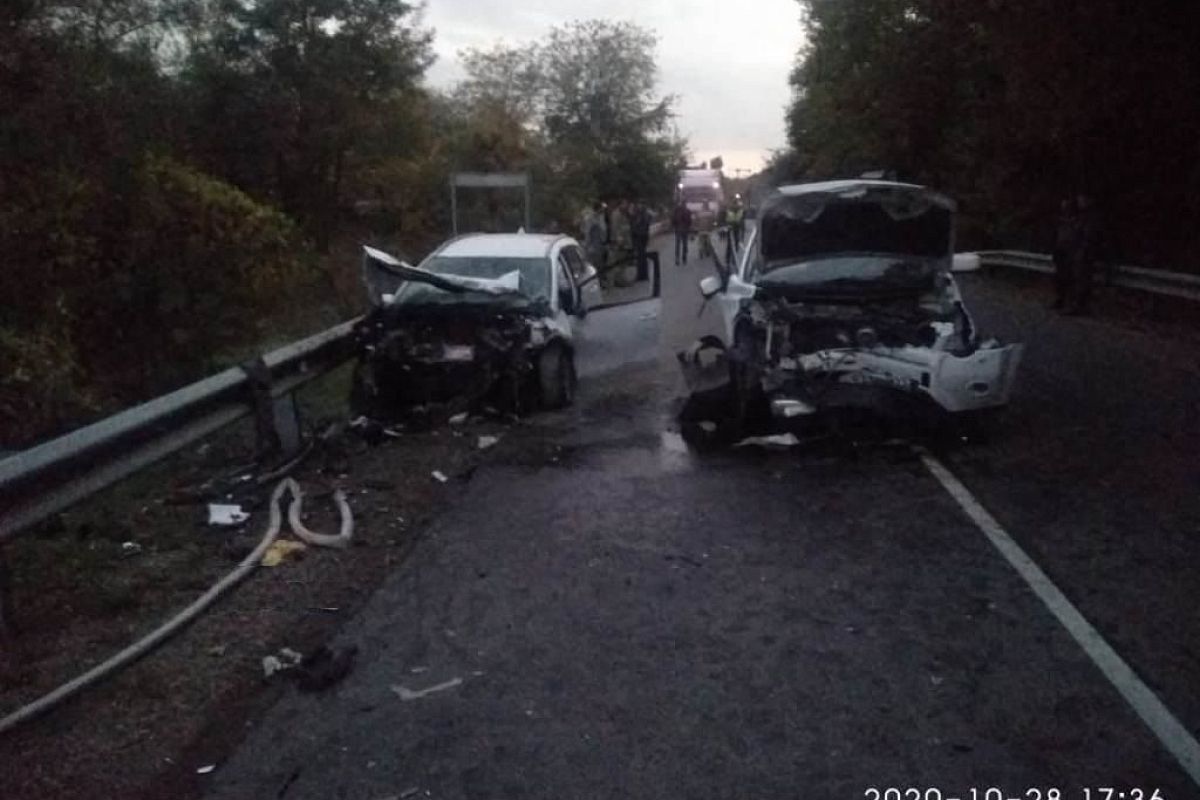 В жестком лобовом ДТП пострадали пять человек, в том числе двое детей