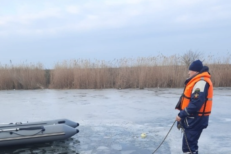 Рыбак провалился под лед на лимане в Славянском районе 