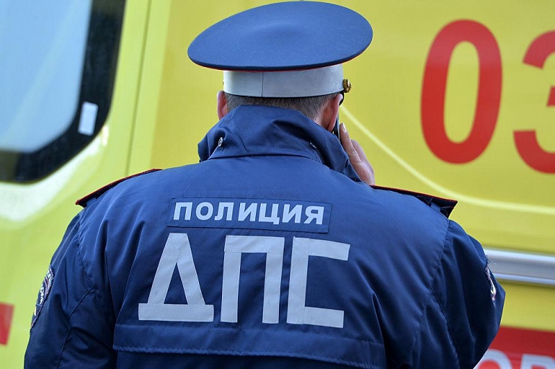 В Краснодарском крае в ДТП погиб молодой человек, двое пострадали