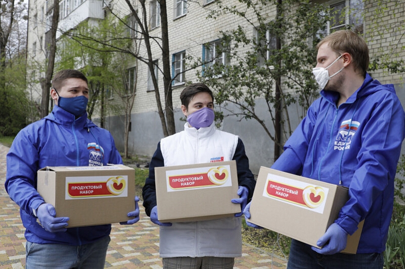 Российские медики, борющиеся с коронавирусом, получат продуктовые наборы