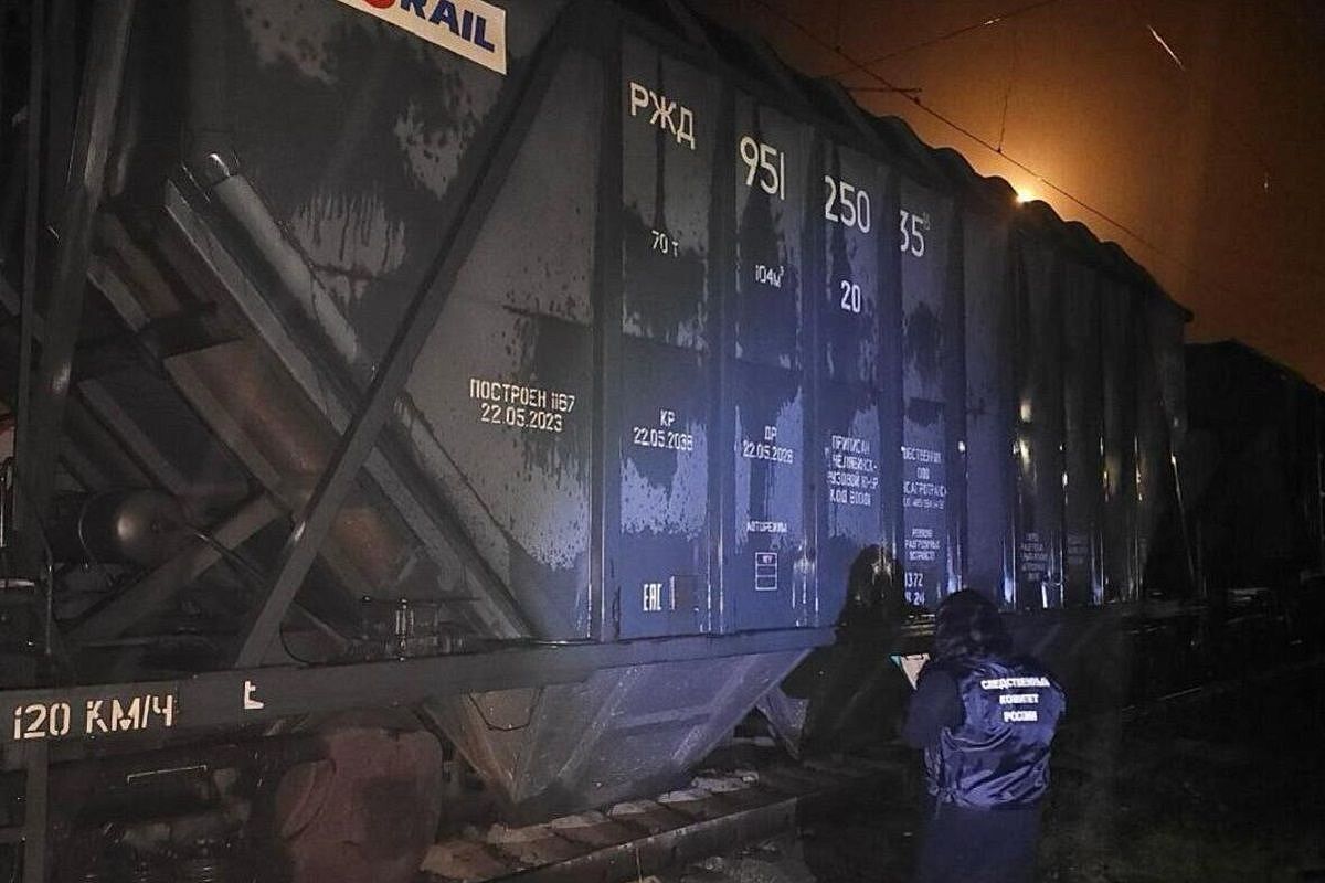 Забрались на крышу поезда. Один подросток погиб, второй получил травмы в Краснодарском крае