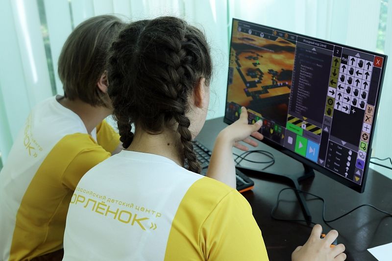 В детском центре «Орлёнок» проходит программа «Инженерное соревнование «Программируем играя»