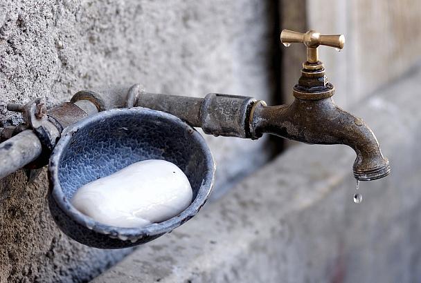 В Сочи более 10 тысяч человек остались без питьевой воды из-за аварии