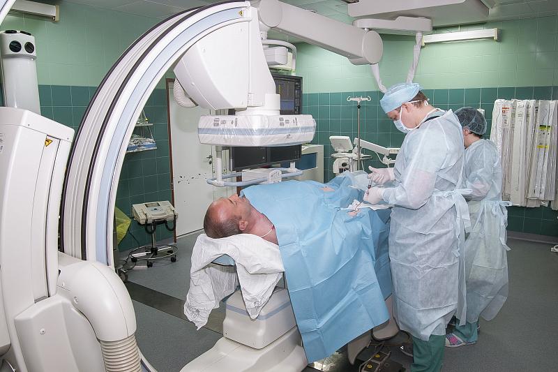 Краснодарские врачи спасли жизнь мужчине с двумя опасными заболеваниями сердца