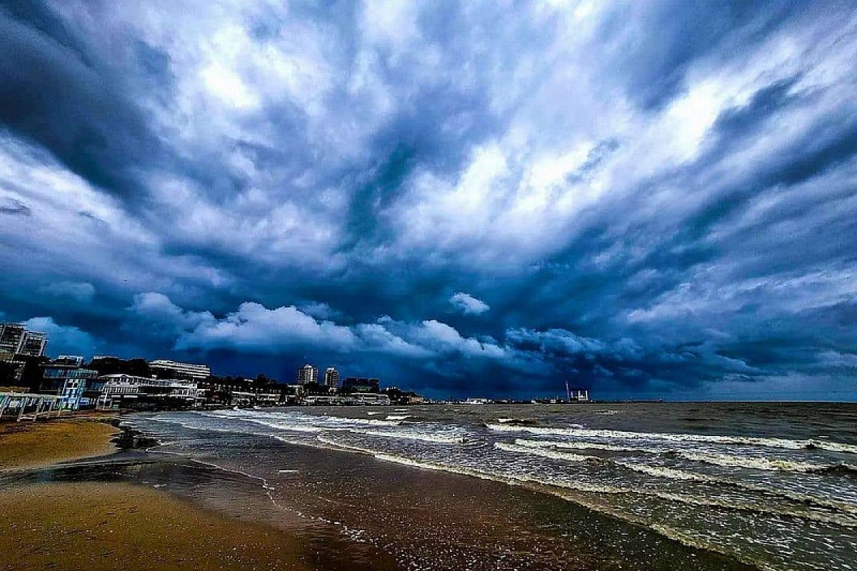 Стихия прошлась по пляжам кубанских курортов