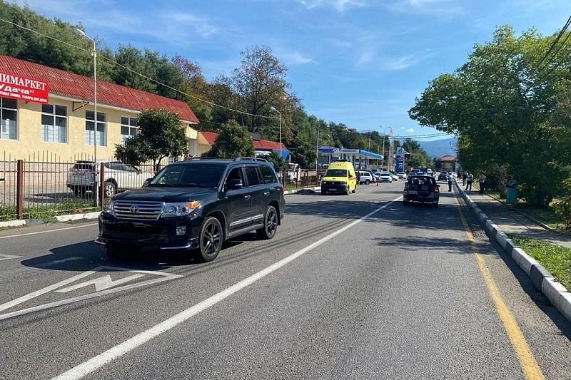 Погибшим под колесами Toyota Land Cruiser в Сочи пешеходом оказался 78-летний мужчина