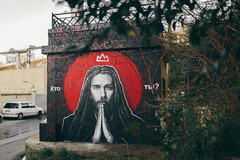 В Сочи появилось граффити в память о Децле