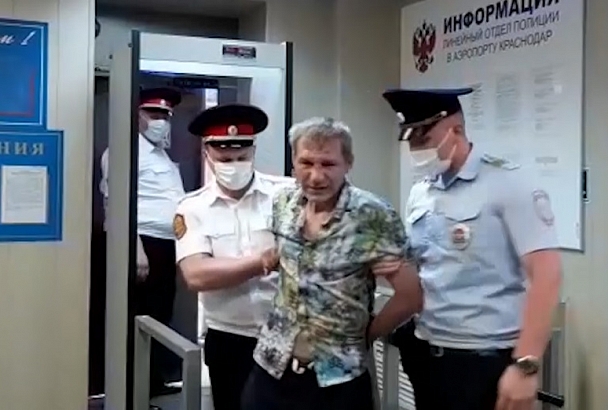 На борту рейса Екатеринбург – Краснодар пьяный пассажир устроил дебош. Возбуждено уголовное дело