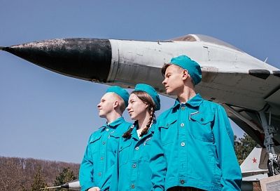 В детском центре  «Орлёнок» школьники стали участниками программы профильного отряда «Юные лётчики»