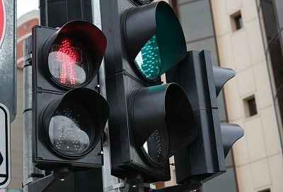 Около 60 светофоров отключились в Краснодаре из-за скачка напряжения