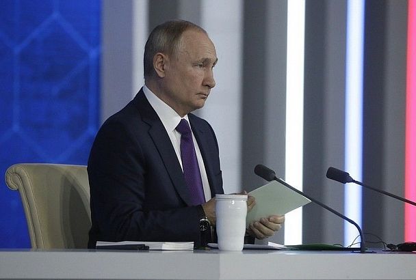 Общения с близкими мало, спорт есть: Путин ответил на личные вопросы