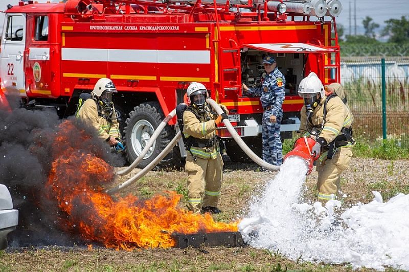 Все под контролем: в Краснодаре ежедневно заступают на дежурство 140 пожарных