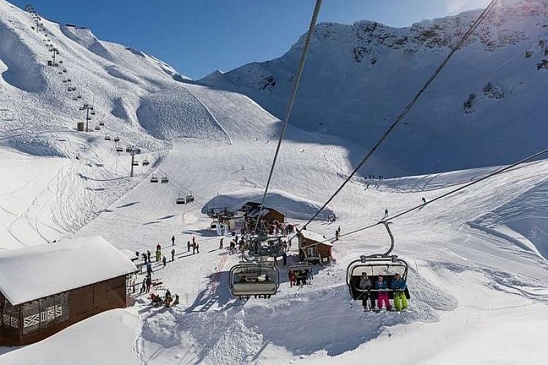 На горных курортах Сочи ограничили продажу прогулочных ски-пассов 
