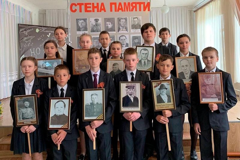 В школе № 2 станицы Кисляковской стало доброй традицией проводить «Бессмертный полк». 