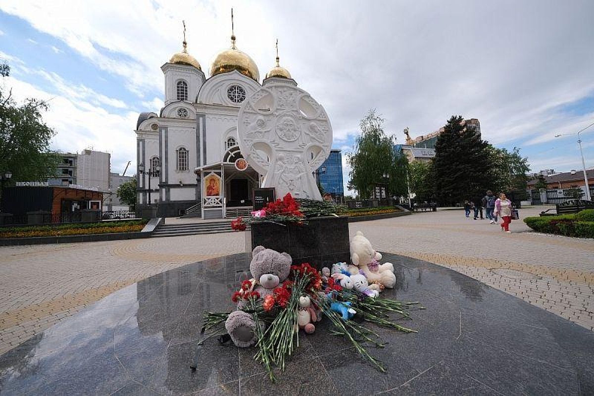 Краснодар, Сочи, Новороссийск: жители Краснодарского края скорбят вместе с Казанью