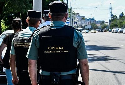 Мужчина выплатил 110 тыс. рублей долга по алиментам после ареста его Lexus