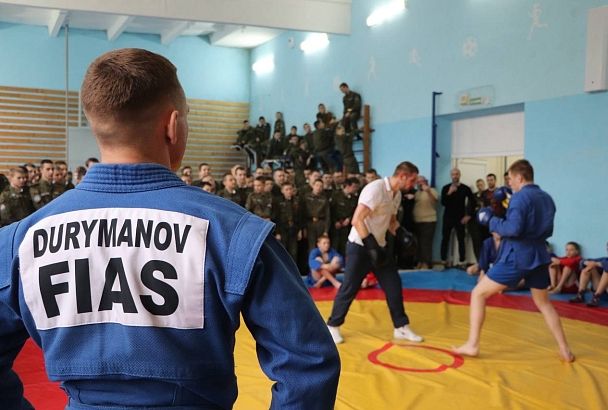 Чемпионы мира провели мастер-классы в Тимашевском казачьем кадетском корпусе