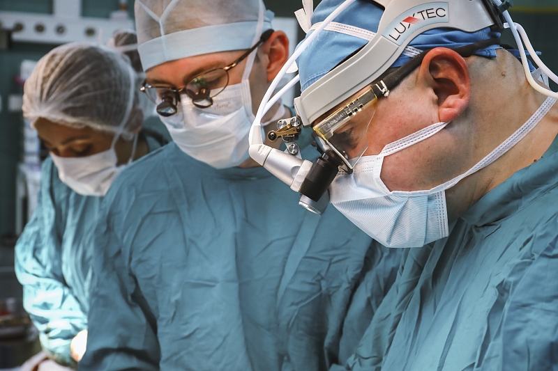 Краснодарские хирурги провели редкую операцию девушке с пороком сердца