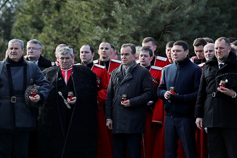 Губернатор Кубани Вениамин Кондратьев в День памяти жертв политических репрессий казачества возложил цветы на мемориале «Расстрельный угол»