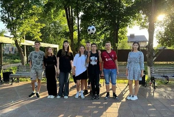 Более 1,8 тыс. подростков трудоустроили с начала лета в Краснодаре