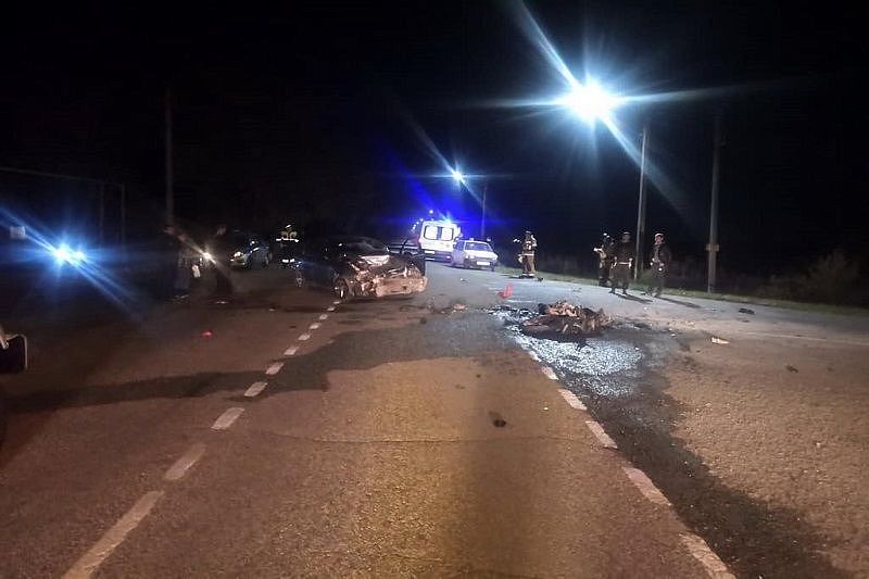 В Крыловском районе после столкновения с легковушкой погиб водитель мотоцикла