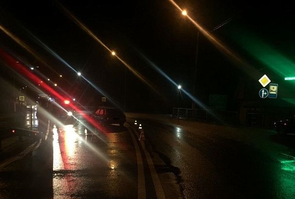 Шла по дороге: на Кубани молодой водитель на ВАЗе сбил 22-летнюю девушку