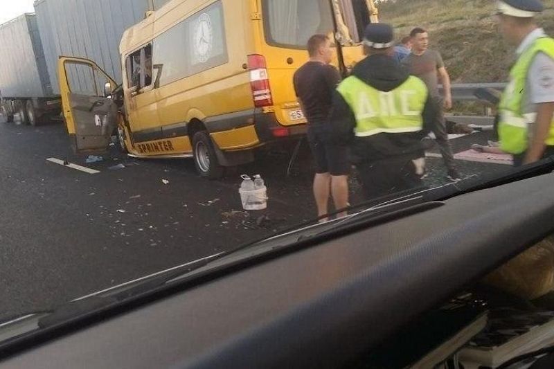 Прокуратура проверит перевозчика, чей микроавтобус попал в ДТП с 8 погибшими по дороге из Краснодара в Севастополь 
