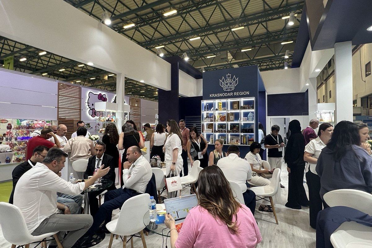 На выставках кубанские компании проводят десятки презентаций и переговоров с зарубежными сетями, импортерами и ассоциациями.
