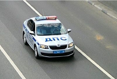 Краснодарские полицейские задержали таксиста за езду по тротуару и «встречке»