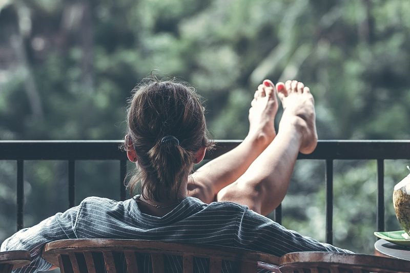 Пять простых советов, которые помогут спасти ваши ноги от отеков летом