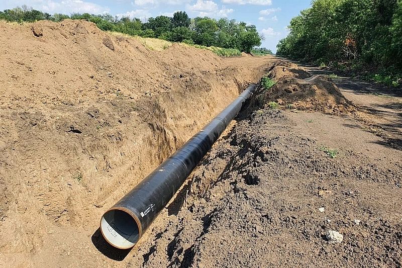 На новом участке Ейского группового водопровода уложили почти 2,5 километра труб