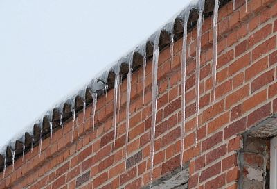 Сосулька упала на 8-летнего ребенка с крыши многоквартирного дома в Новороссийске