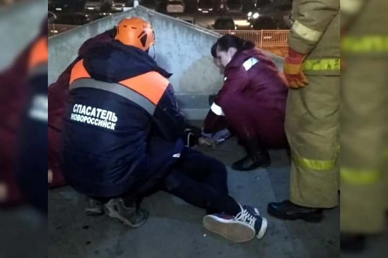 В Новороссийске мужчина упал на козырек подъезда и погиб