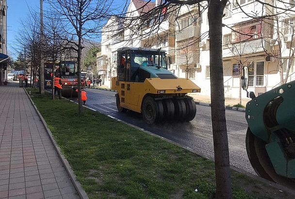 По нацпроекту «Безопасные качественные дороги» в Новороссийске ремонтируют 13 улиц