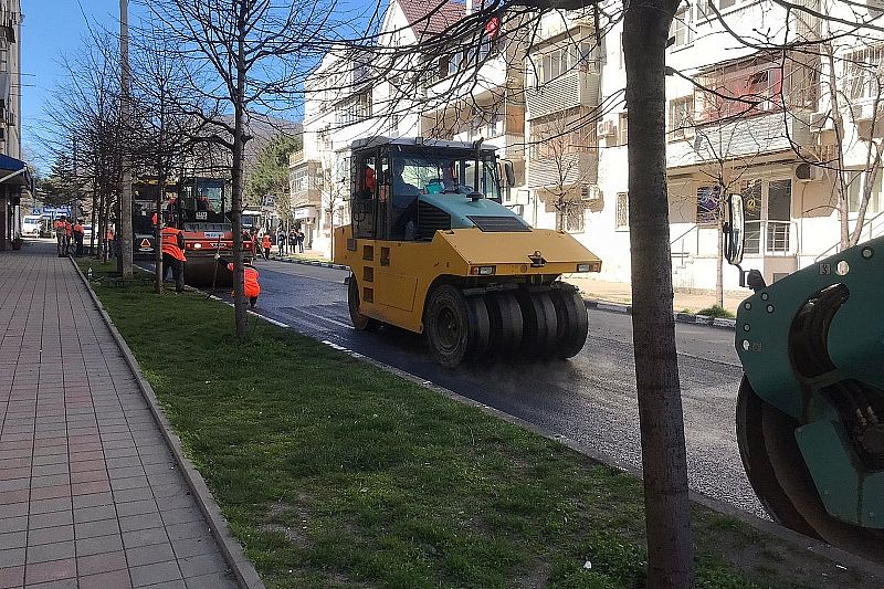 По нацпроекту «Безопасные качественные дороги» в Новороссийске ремонтируют 13 улиц